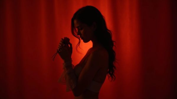 L'art incarné : le tableau femme comme toile d'émotions